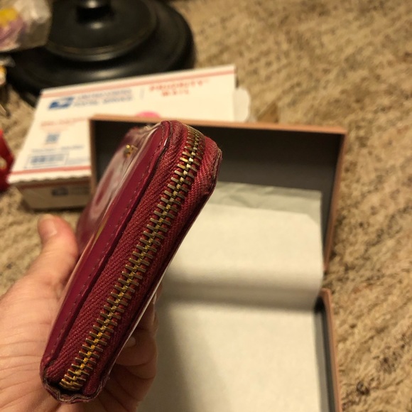 Miu Miu Dalia Patent Wallet with Box & Authentication Card - Picture 8 of 16